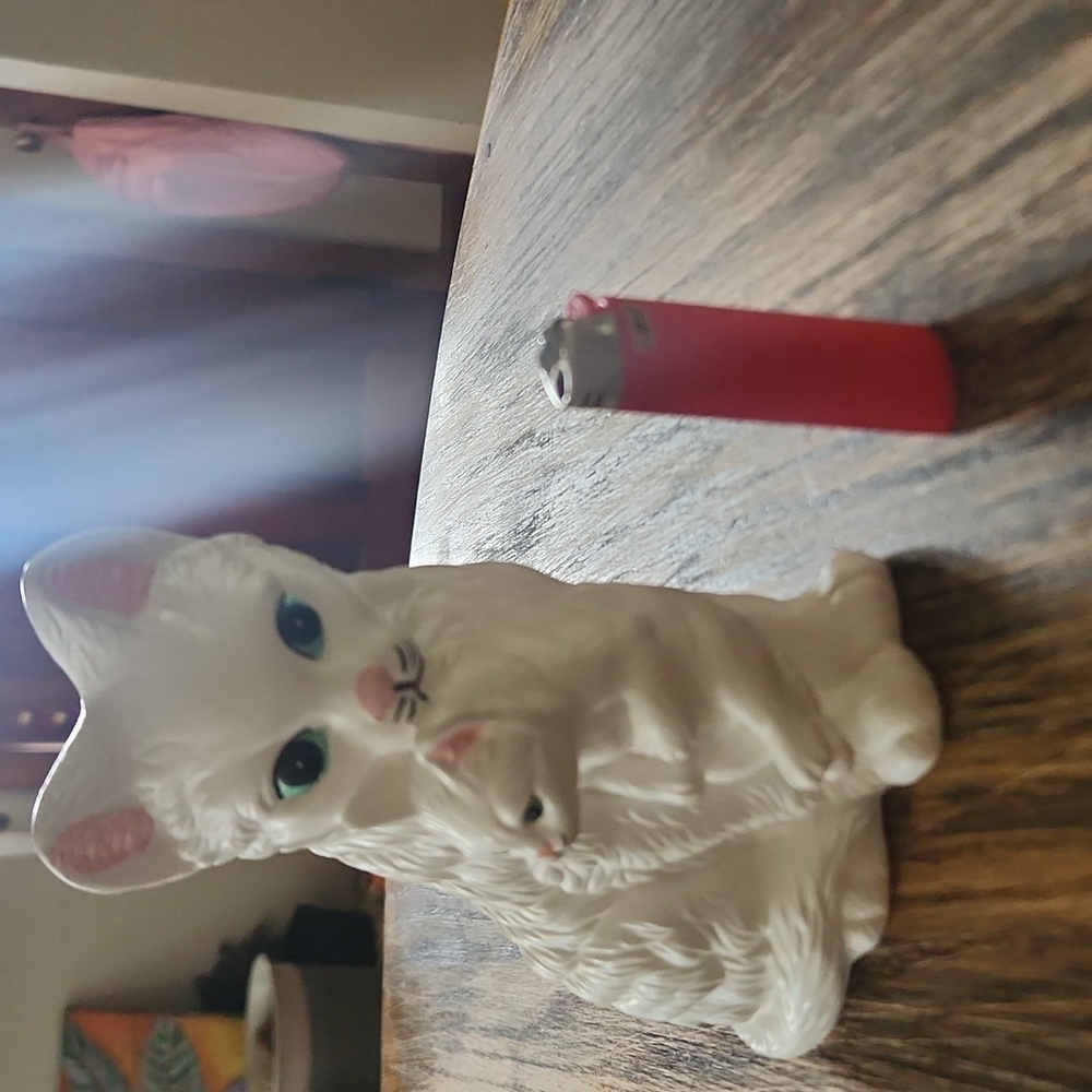 White Cat Figurine with Kitten - Picture 2 of 4